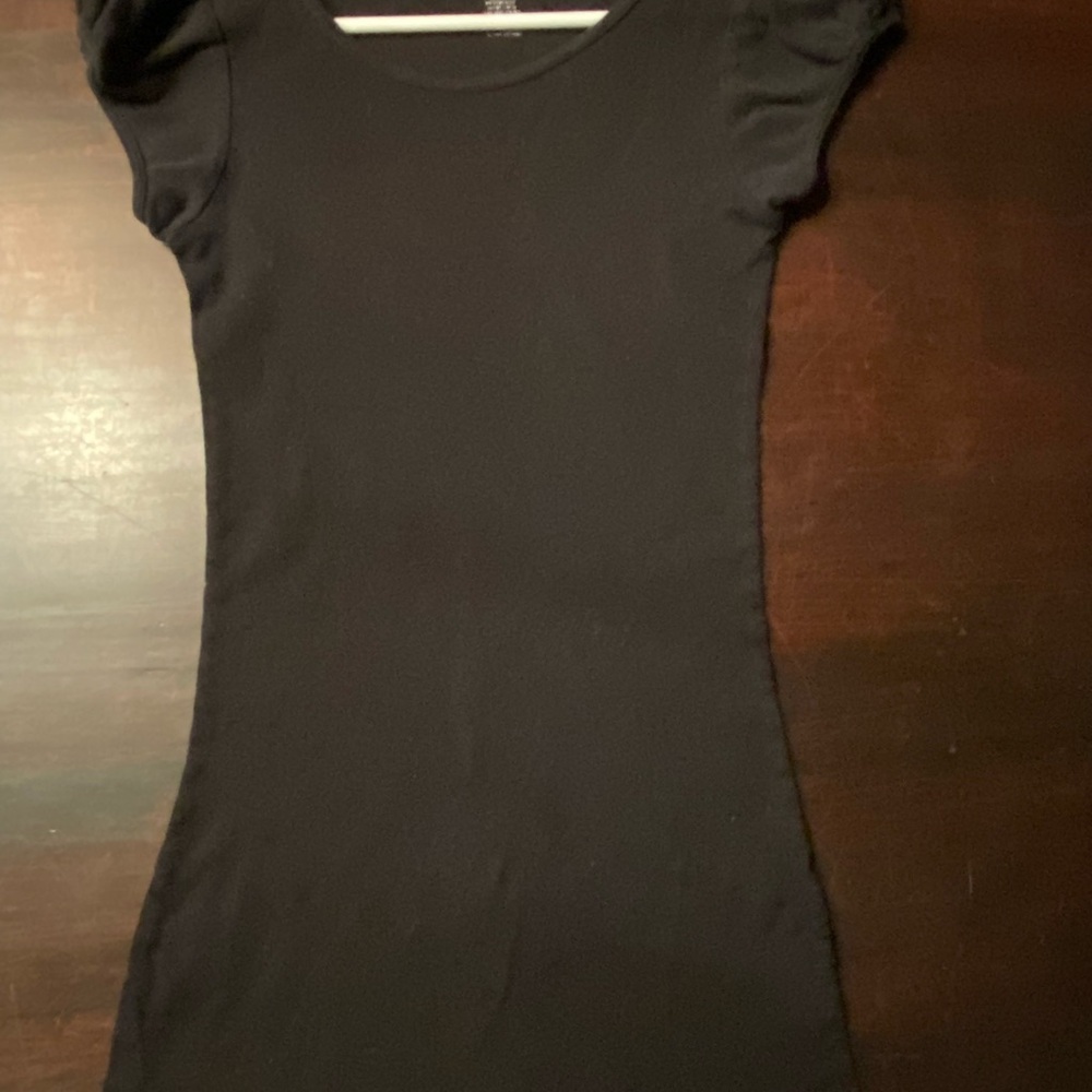 Passport Women’s Black Puffed Short Sleeve Top, size M